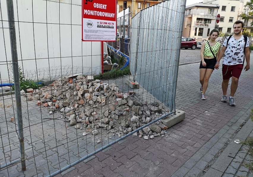 Deweloper buduje u zbiegu ulic Łokietka i Pod Fortem bloki....