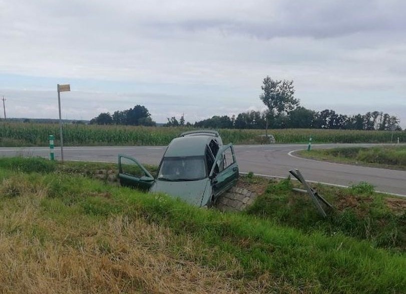 Wypadek w Gotartowie pod Kluczborkiem. Tir nie wyhamował i uderzył w tył samochodu, którym jechała rodzina z 2 dzieci [wideo, zdjęcia]