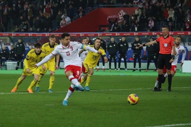 Robert Lewandowski wykorzystując rzut karny w znacznej mierze przyczynił się do awansu reprezentacji Polski na mundial w Katarze