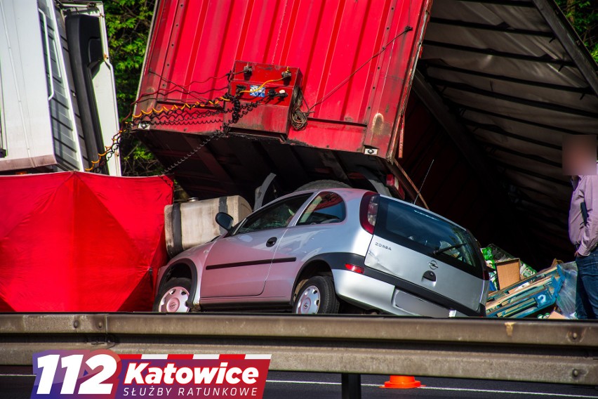 Tragiczny wypadek na DK86 w Katowicach. Kierowca TIR-a zginął na miejscu pod kołami ciężarówki ZDJĘCIA