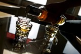 Ul. Radości: Ukradł ze sklepu butelkę whisky i pobił ochroniarza