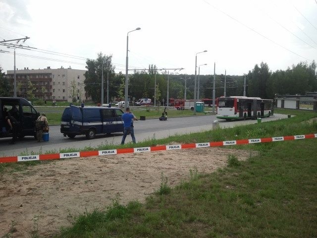 Alarm bombowy na Granitowej. Podejrzany pakunek w autobusie