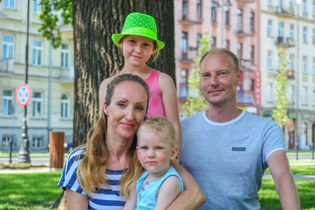 Wśród rodzin, które zamierzają ponownie starać się o 500 plus, są Rafał i Maria, rodzice 8-letniej Zuzi i 2-letniego Kubusia