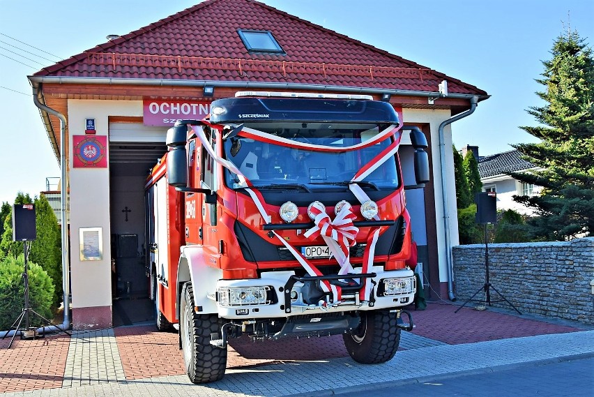 Strażacy z OSP w Szczedrzyku mają nowy samochód...