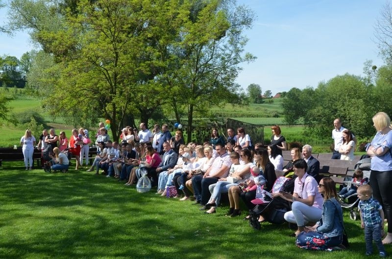 Dzieci z Przedszkola w Elgiszewie wraz ze swoimi rodzicami...