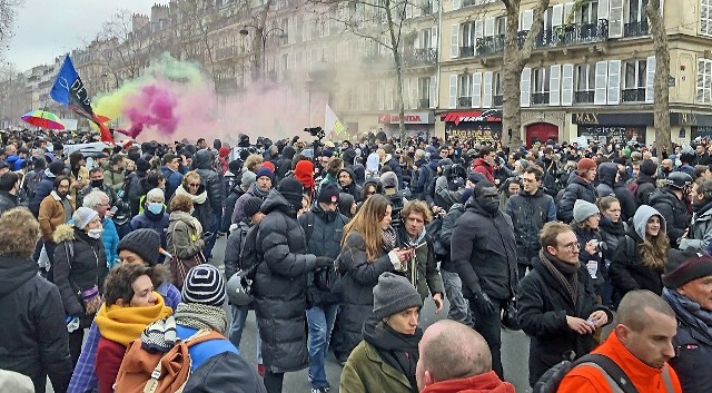 Francuzi protestują przeciwko podwyższeniu wieku emerytalnego z 62 do 64 lat. We wtorek, 31 stycznia, odbędą się kolejne duże demonstracje