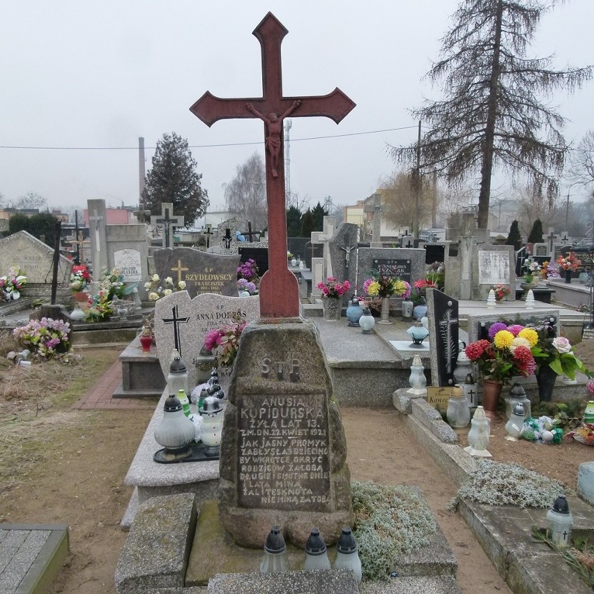 Cmentarze powiatu kutnowskiego. Cmentarz w Strzelcach [ZDJĘCIA]