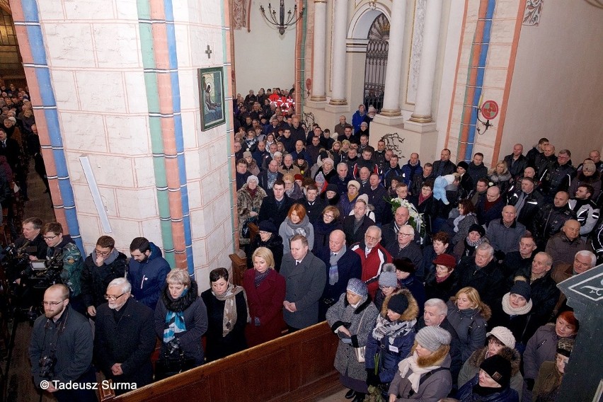 Stargard bez prezydenta. Ostatnie pożegnanie: msza w kolegiacie, kondukt żałobny, pogrzeb [zdjęcia]