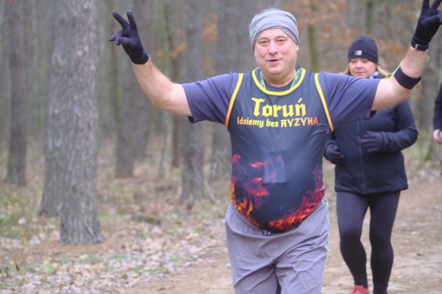 Co tam zimno i wiatr! Nie zabrakło młodszych i starszych do sobotniego biegania w lesie na Skarpie. Zobaczcie zdjęcia z Parkrunu 228.