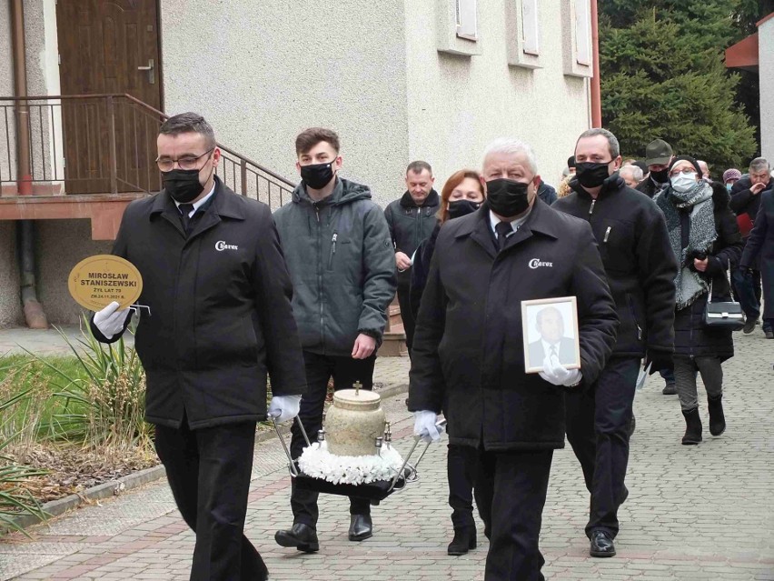 Pogrzeb Mirosława Staniszewskiego, wieloletniego prezesa ZEC Starachowice, radnego powiatowego [ZDJĘCIA]