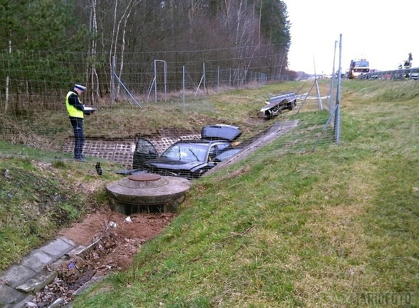 Wypadek na autostradzie A4. Samochód osobowy wjechał do...