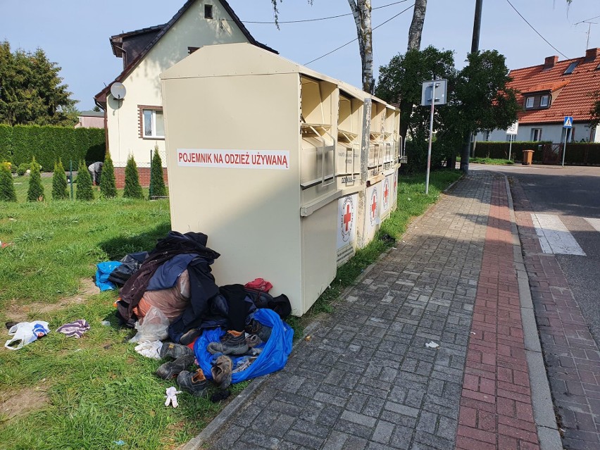 Bałagan na ulicy Leśnej - problem z kontenerami PCK się...