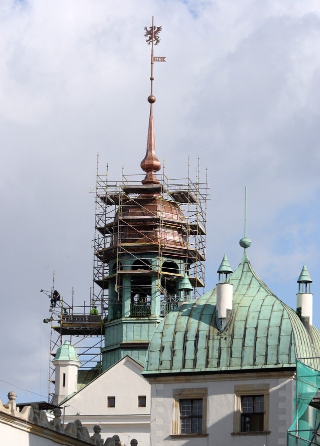 Remont jest prowadzony w Wieży Dzwonów, krypcie książęcej i podziemiu skrzydła północnego z nowo projektowanymi sanitariatami w tarasie północnym.