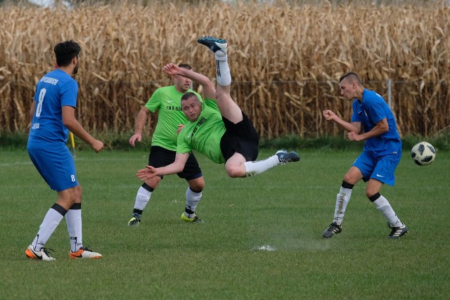 Unia Fredropol – Błyskawica Łuczyce 9:0 (4:0) Wasyłeczko trzy, A. Bal dwie, K. Pelc, Sowa, Galica, Sikoń.