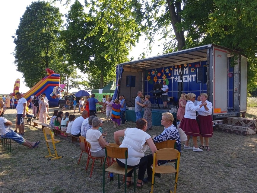 Piknik Rodzinny przy Zespole Szkolno - Przedszkolnym w Polanach w gminie Wierzbica. Było mnóstwo atrakcji. Zobaczcie zdjęcia