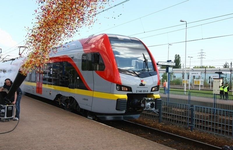 Prezentacja pociągów Łódzkiej Kolei Aglomeracyjnej. Flirty obsypane konfetti [ZDJĘCIA, FILM]