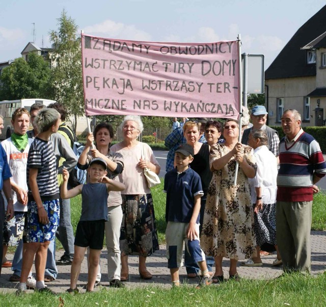 Rok temu mieszkańcy Mątew samorzutnie zorganizowali protest (na zdjęciu). Przeciw inowrocławianom wyszła wtedy policja. Jak funkcjonariusze zachowają się teraz, gdy organizatorem blokad będzie prezydent Inowrocławia?