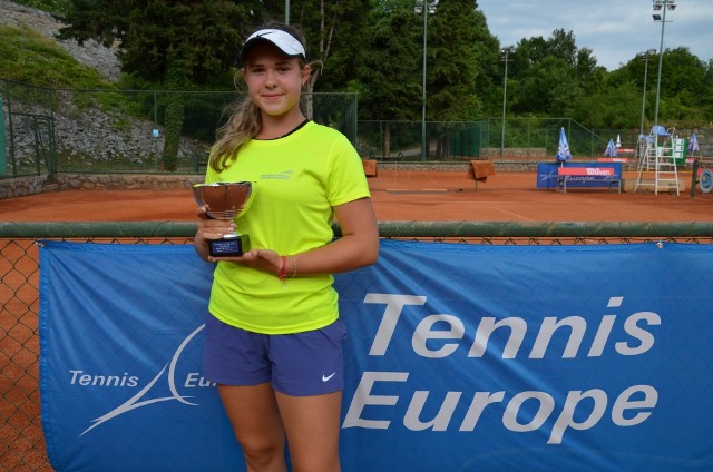 Dominika Podhajecka bardzo dobrze spisała się w rozegranych w Chorwacji turniejach Tennis Europe.