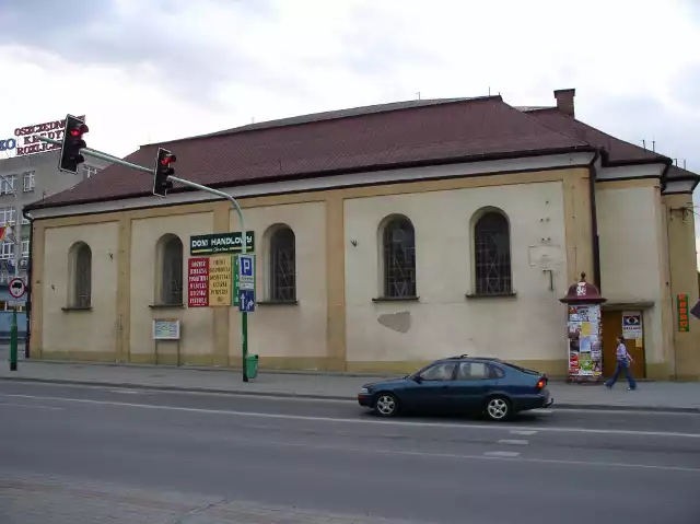 Zabytkowy budynek dawnej synagogi nowomiejskiej przy ul. Krakowskiej w Dębicy - po decyzji radnych - kupi miasto od Gminy Wyznaniowej Żydowskiej w Krakowie