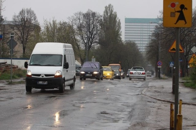 Jak na razie nie wiadomo jeszcze, czy na ul. Niciarnianą powstanie wiadukt czy też może tunel dla samochodów.