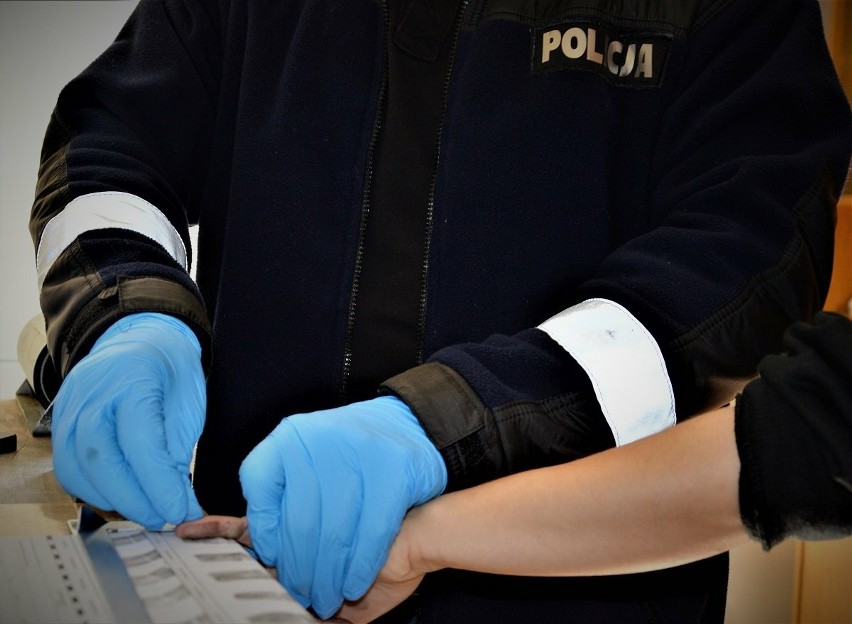Policjanci z Pelplina zatrzymali 23-latka, u którego...