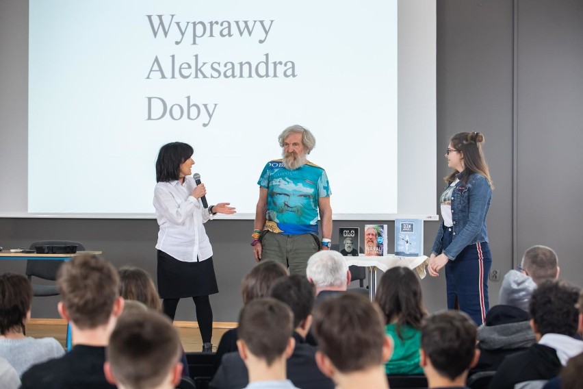 W sobotnie popołudnie (13 kwietnia) aula Szkoły Podstawowej...