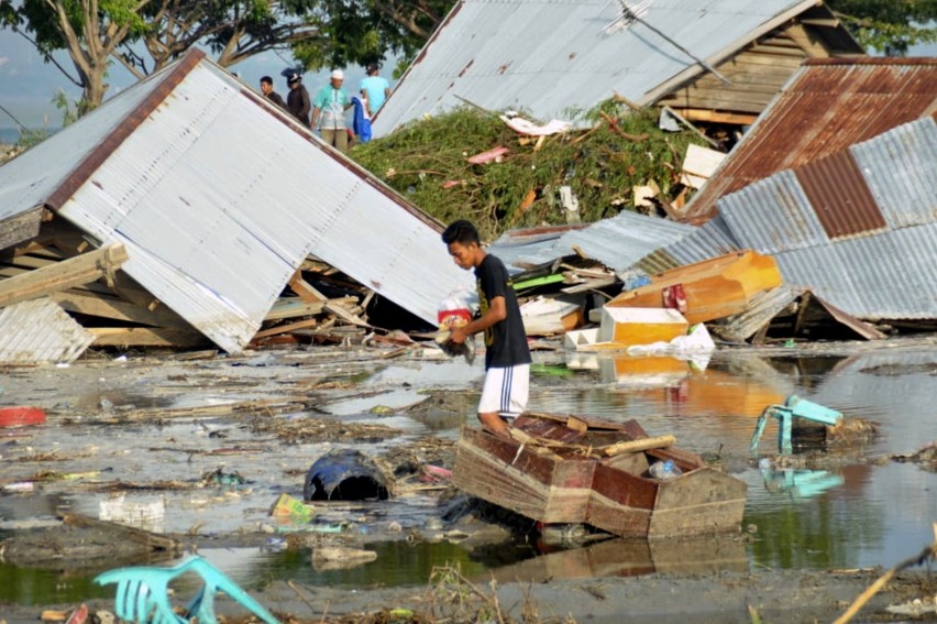 Zniszczenia spowodowane przez tsunami w Palu