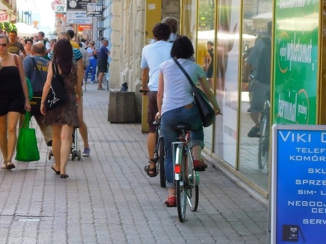 Najczęstszym wykroczeniem rowerzystów jest jazda po chodniku.