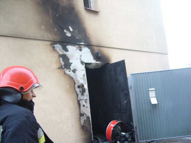 W piątek strażacy gasili pożar w kotłowni tego domu w Goździelinie.