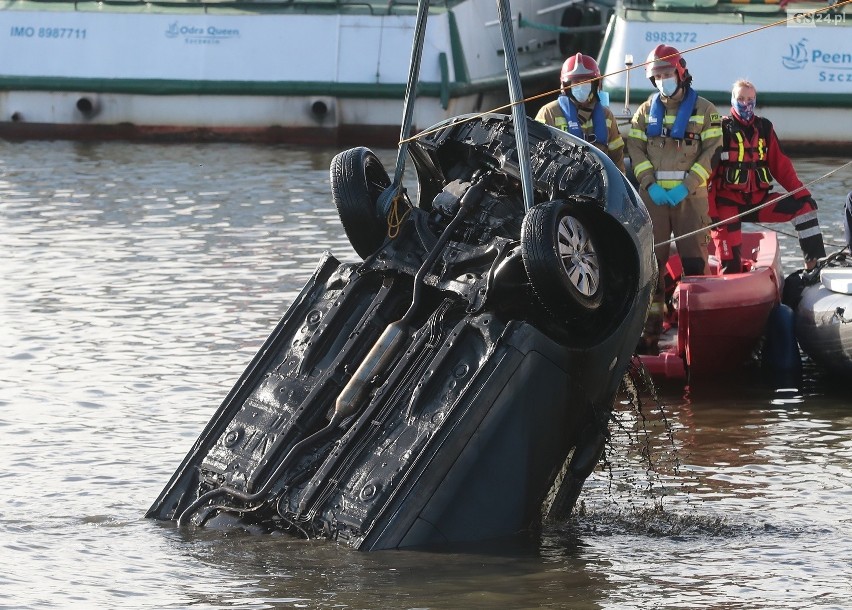 Szczecin. Samochód wpadł do Odry. Po tragicznym wypadku prokuratura chce wyjaśnić kilka wątpliwości - 23.10.2020