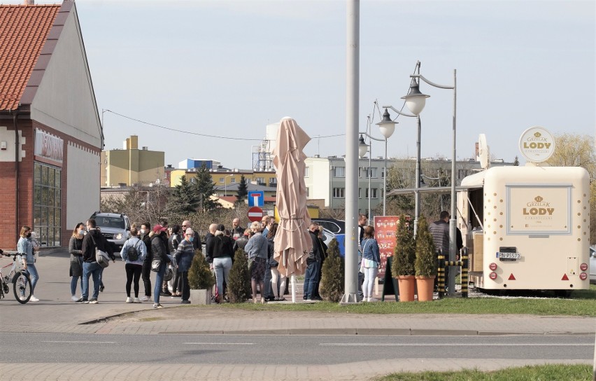 Ciepła wiosenna niedziela, 11 kwietnia, ściągnęła to...