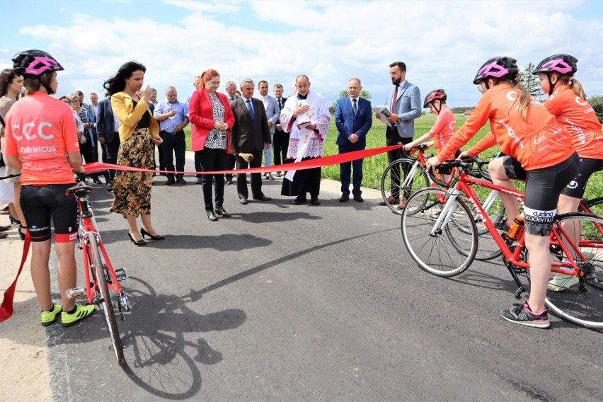 Uroczystości związane z odbiorem drogi relacji...