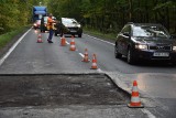 Korek gigant na Mikołowskiej w Rybniku. Asfaltują zapadlisko w drodze w godzinie szczytu ZDJĘCIA