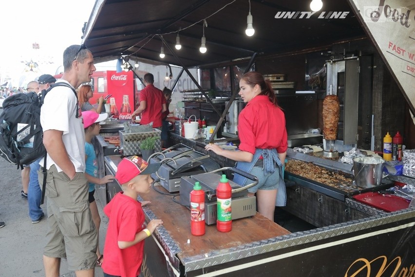 Pyszne jedzenie z różnych stron świata. Festiwal food trucków na Łasztowni [WIDEO] 