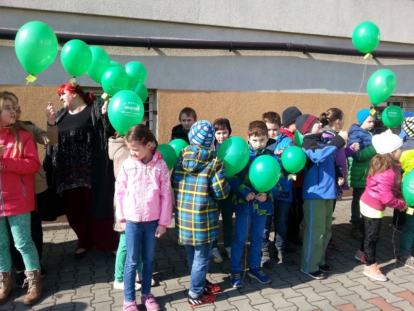 300 zielonych baloników na powitanie wiosny w Strzyżowicach [ZDJĘCIA]