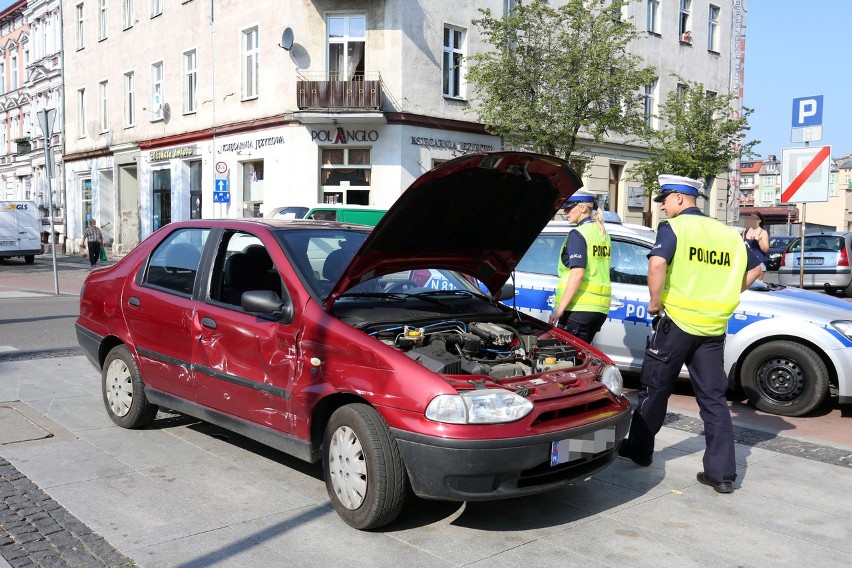 W zderzeniu samochodu osobowego z autobusem PKS ucierpiała...