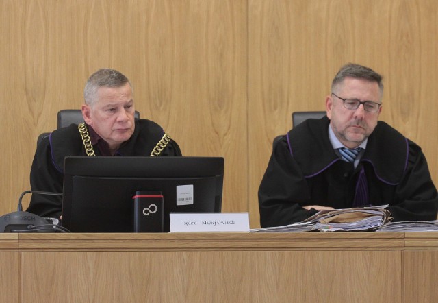 W piątek Sąd Okręgowy w Radomiu utrzymał wyrok skazujący Kewina K. Na zdjęciu sędzia Maciej Gwiazda (z lewej), przewodniczący składu orzekającego i sędzia sprawozdawca Adam Kawczyński.