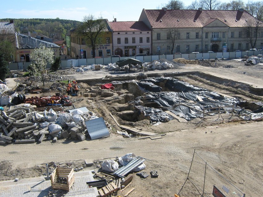 Olkusz. Prace na rynku nie przeszkadzają mieszkańcom w...