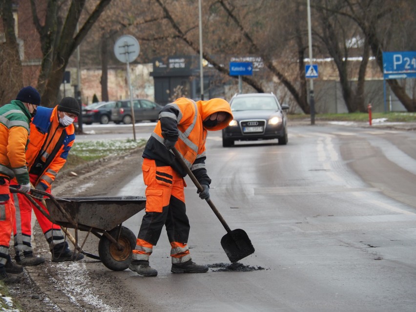 Najwięcej zgłoszeń dotyczyło dróg na Widzewie i Bałutach....