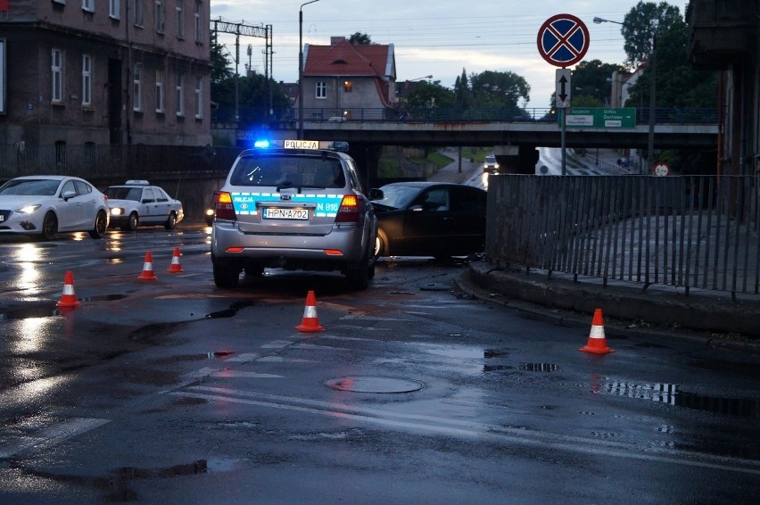 Kolizja trzech pojazdów na ulicy Tuwima w Słupsku