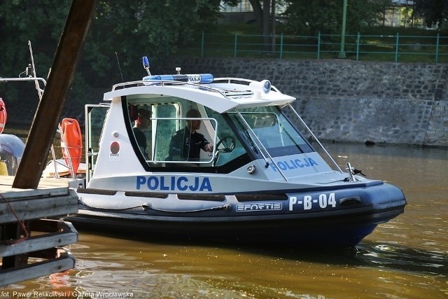 Policjanci z komisariatu wodnego, Wrocław. Zdjęcie ilustracyjne.