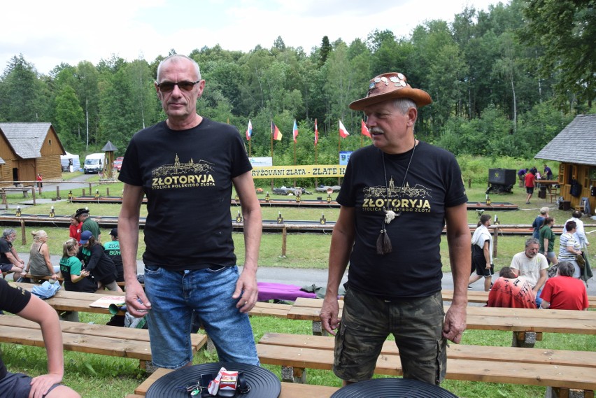 Zawodnicy Polskiego Bractwa, z lewej Zbigniew Saja