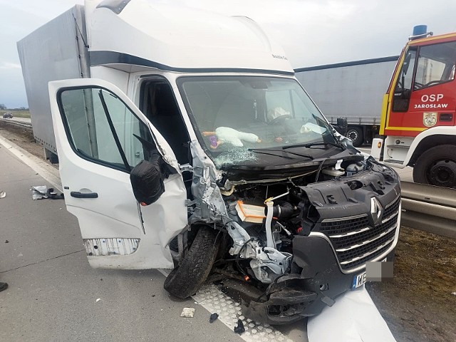 (23.02.2024) Wypadek samochodu dostawczego i busa na 129 kilometrze autostrady A4. Droga zablokowana.
