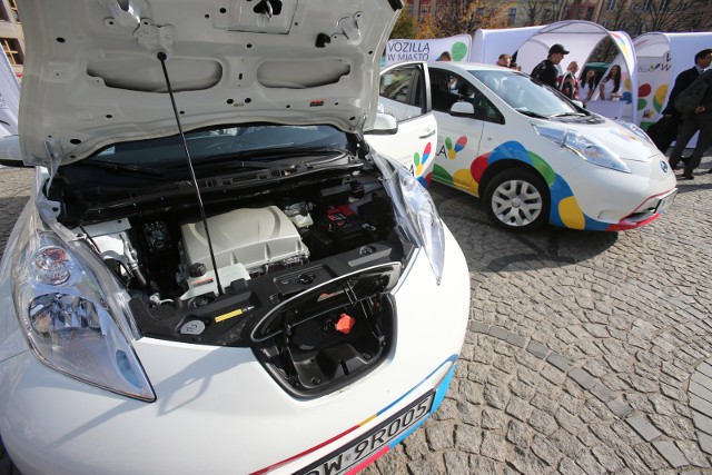 Arkady Fiedler, wnuk słynnego podróżnika o tym samym imieniu i nazwisku, przejeżdżał przez Bydgoszcz w drugi dzień Bożego Narodzenia. Jechał elektrycznym nissanem leaf do Gdyni, by odprawić go statkiem w podróż do Kapsztadu.