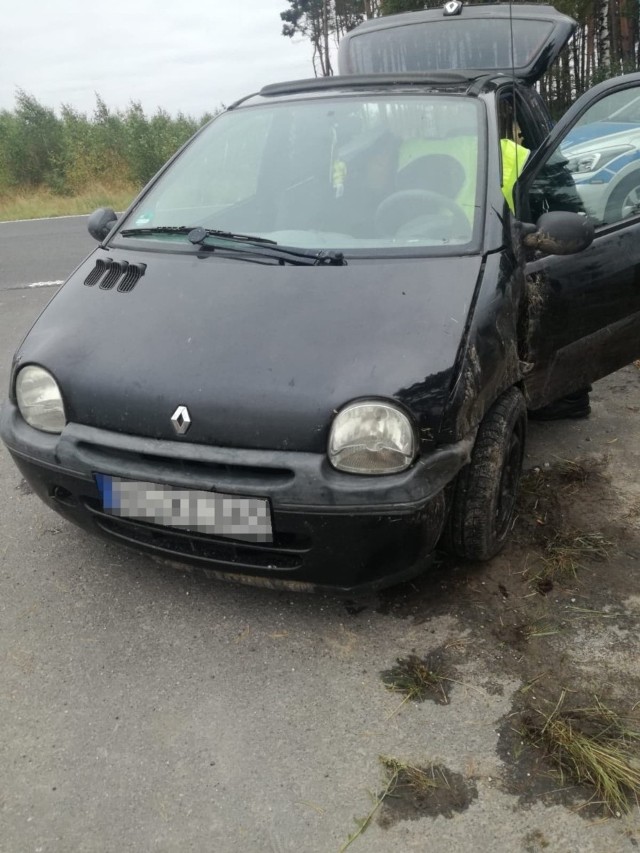 Auto, w którym zabezpieczono broń i narkotyki.