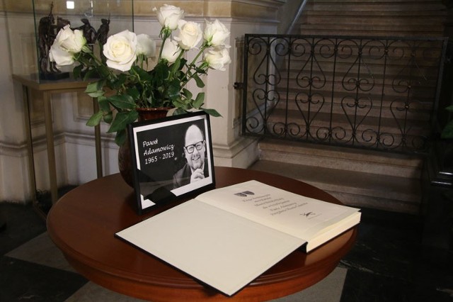 Księga kondolencyjna została wystawiona w bielskim Ratuszu