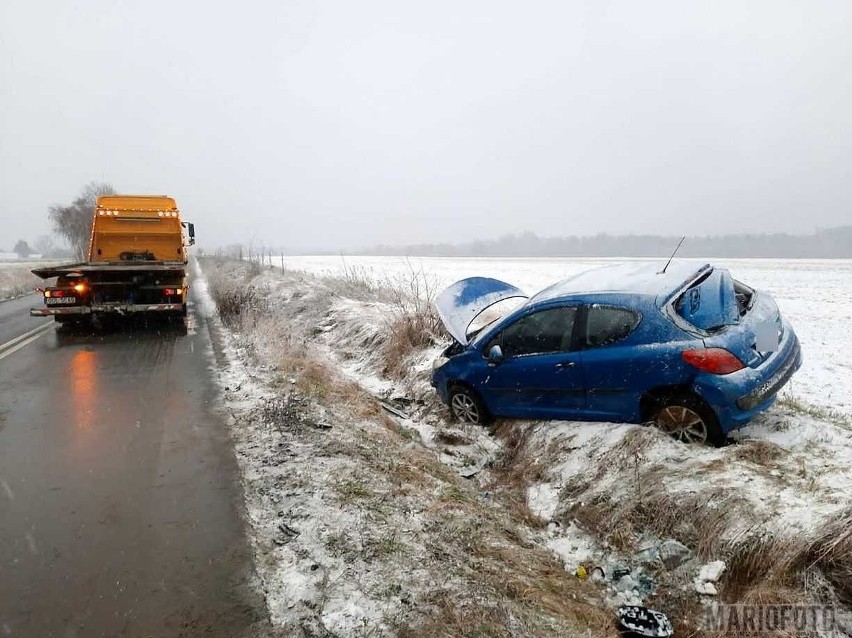 Dachowanie auta na trasie Jamy - Boroszów.