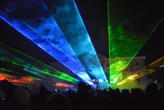 Tak pokaz laserów wyglądał podczas ubiegłorocznego finału WOŚP w Kielcach.