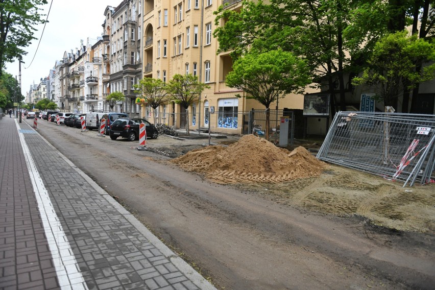 Poznań: Kierowcy lekceważą przebudowę ulicy Jackowskiego. Parkują mimo zakazów