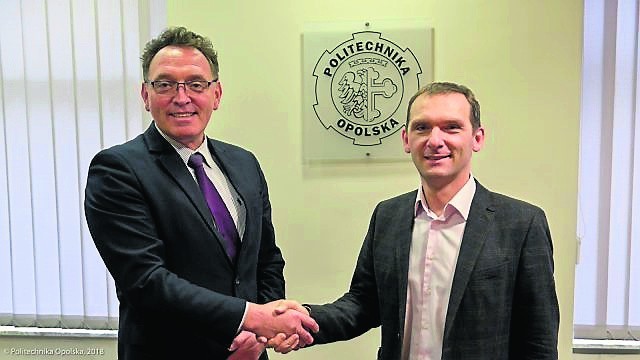 Rektor politechniki, prof. Marek Tukiendorf i prodziekan Wydziału Mechanicznego dr hab. inż. Adam Niesłony, prof. PO.